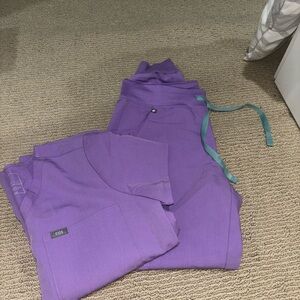Figs lilac Scrub Set with Teal Drawstring